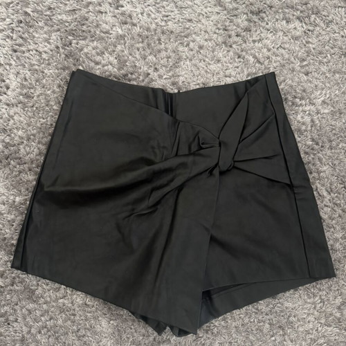 Zara short leather skirt-style shorts like new, size S-M-L, black