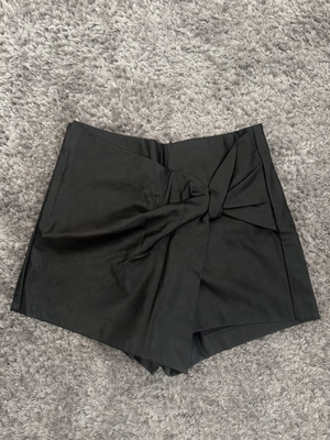 Zara short leather skirt-style shorts like new, size S-M-L, black