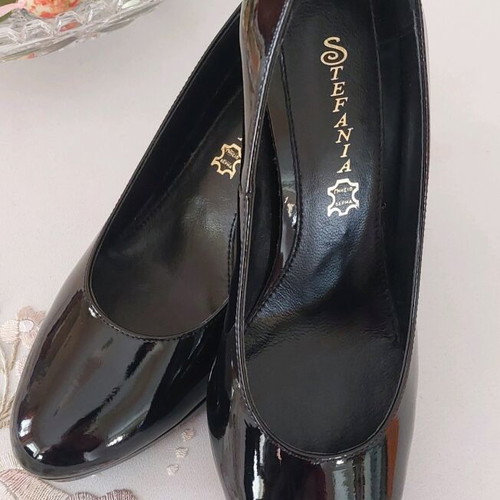 Stefania black leather patent pumps size 38 new