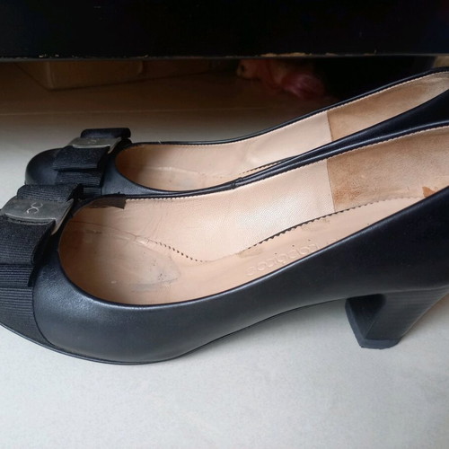 Haris Kazakos leather pumps used size 38 black with damage