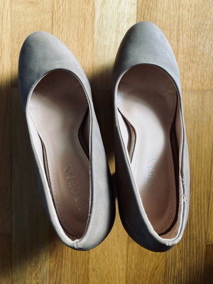 Brown pumps used, size 39
