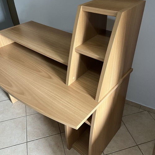 Neoset desk with chair like new, melamine wood