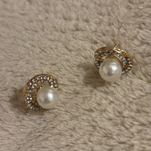Pearl earrings new, gold color with zircon