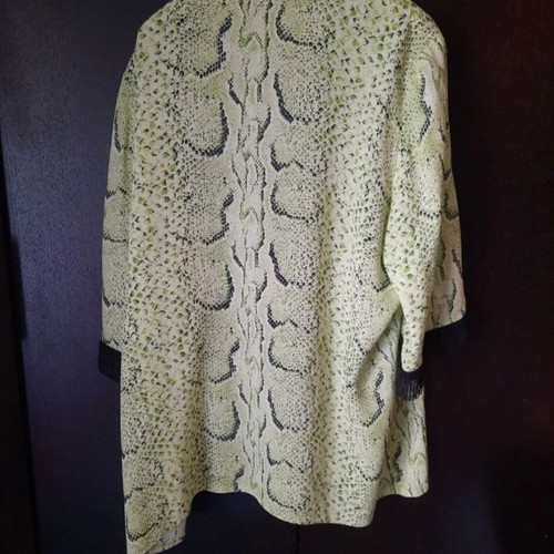 Lightweight outerwear like new, size M, black and green