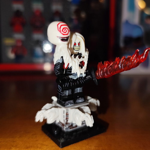 Knull Symbiote King figure like new with accessories