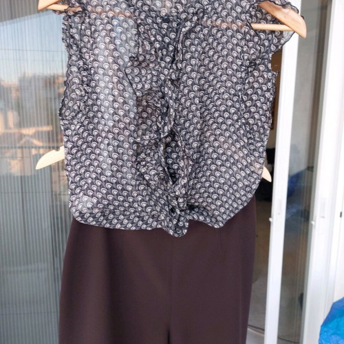 Silk top Lola black with salmon M/L like new