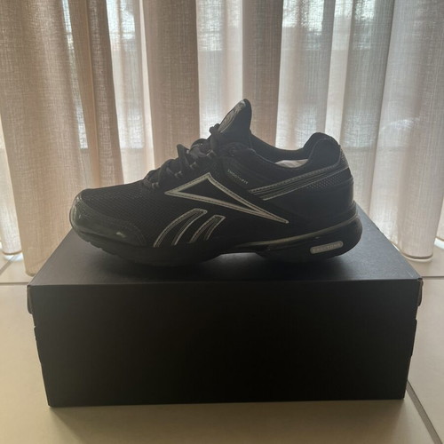 Reebok women's Easy Tone shoes like new, size 38, black