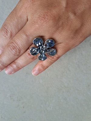 Daisy ring used