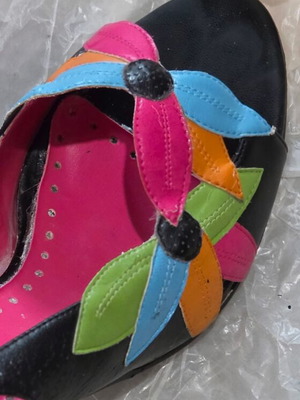 Slingback sandals used with floral details, leather, size 41