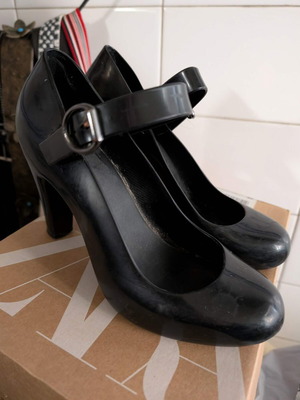 Mary Jane shoes used, black with high heel, size 39