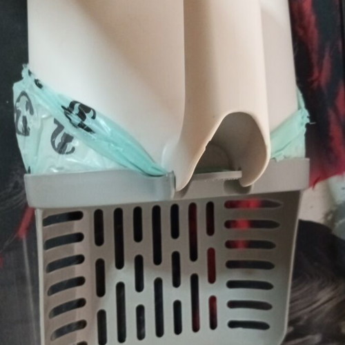 Cat Litter Scoop 2-in-1 with Integrated Bin and Bags like new