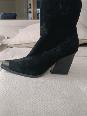 Alta Moda black ankle boots new, low heel