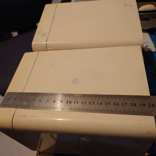 Philips floor speakers used without plug