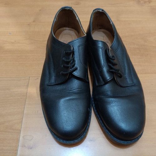 Black scarpe slightly used, size 42