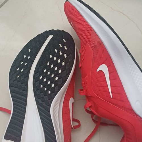 Nike Quest 5 women's athletic shoes like new, red, size 40.5