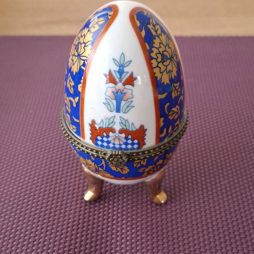 Limoge porcelain egg used, hand-painted, 11 cm