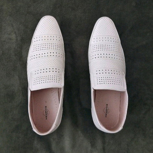 Men's leather shoes size 43, elegant, white beige
