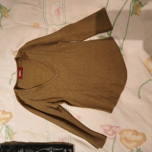 Set of 3 T-shirts and 1 Bodysuit like new, size small