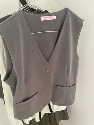 Grey vest like new, size L