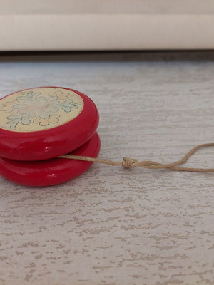 Yo-Yo collectible vintage 80s wooden used