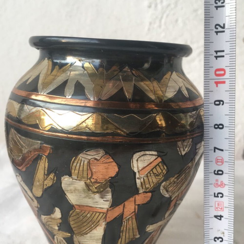 Egyptian decoration set like new, metal tray and vase with engraved figures
