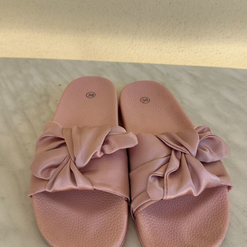 Flip flops with pink satin fabric like new, size 38