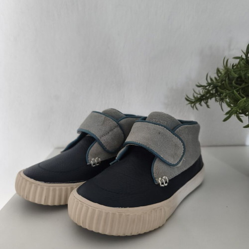 Gioseppo children's leather shoes size 25 like new