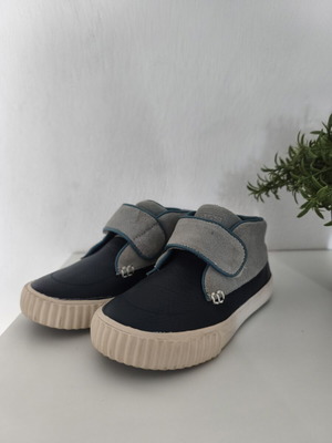Gioseppo children's leather shoes size 25 like new