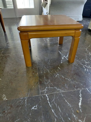 Coffee table like new auxiliary