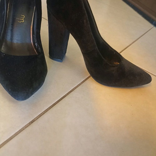 Black velvet pumps size 38 used with thick heel