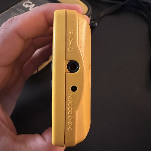 Game Boy Color original yellow with case