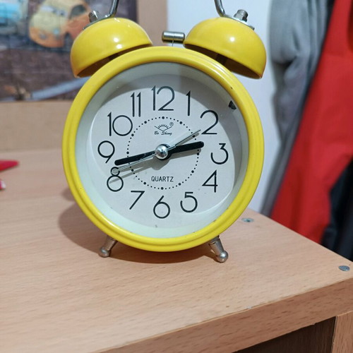 Vintage quartz bedside clock like new