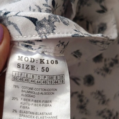 Elastic gabardine pants Medium like new with blue flowers
