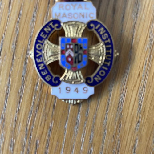 Royal Masonic pin used with burgundy ribbon