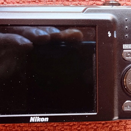 Nikon Coolpix S3100 camera like new, 14MP, 5x optical zoom