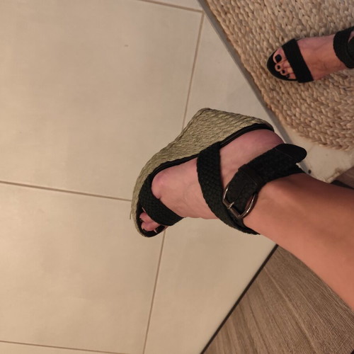 Ioannis platform espadrille sandals size 40 like new, black