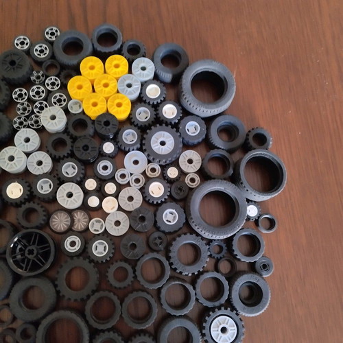 Lego wheels used, various pieces