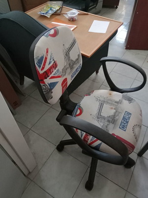 Καρέκλα περιστρεφόμενη μεταχειρισμένη με ύφασμα τζιν και θέματα από Λονδίνο