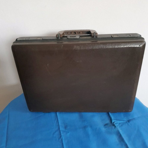 Hyundai visitor bag used, brown plastic with compartments