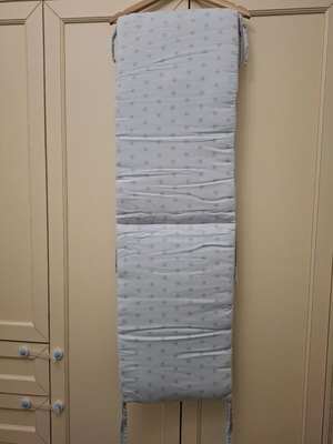 Down Town crib bumper like new, blue-gray cotton satin