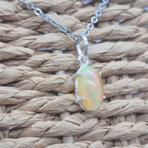 Ethiopian Opal Silver 925 Necklace new, 7 carat gemstone