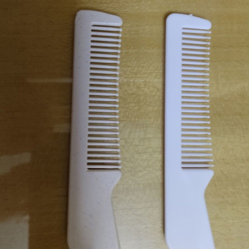 Travel combs new, set of two