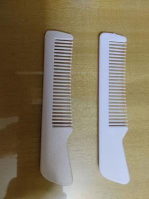 Travel combs new, set of two