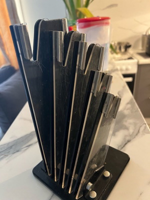 Amazon UK knife holder used, fits all knife sizes, metal and Perspex glass