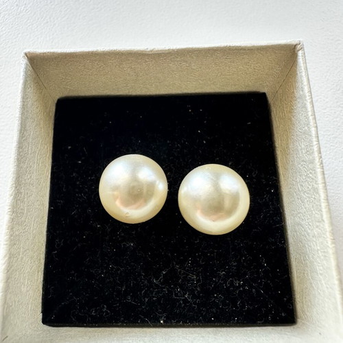 Pearl earrings like new, champagne color, silver