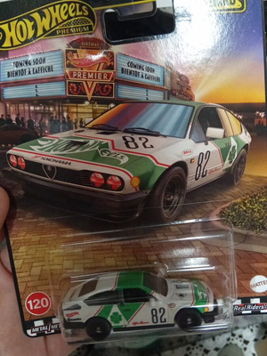 Hot Wheels Premium Alfa Romeo new