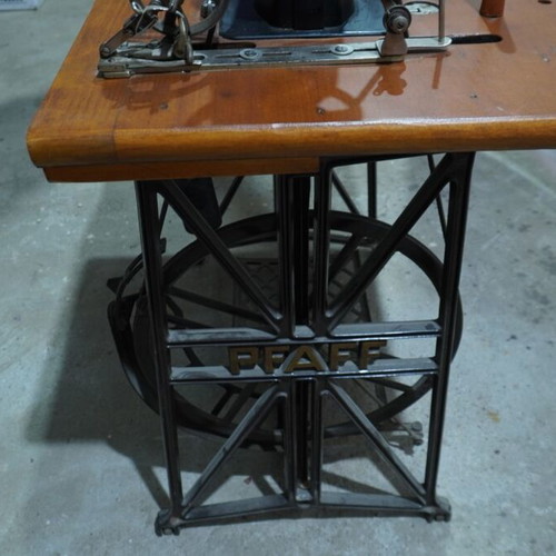 Pfaff sewing machine used with wooden base and foot pedal