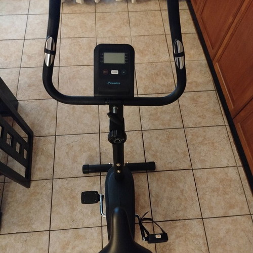 Exercise bike like new with magnetic resistance and heart rate sensors