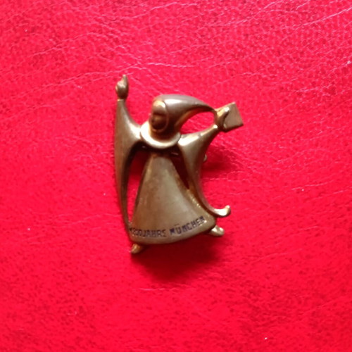 Metal collectible pin 800 jahre Munchen used, anniversary badge