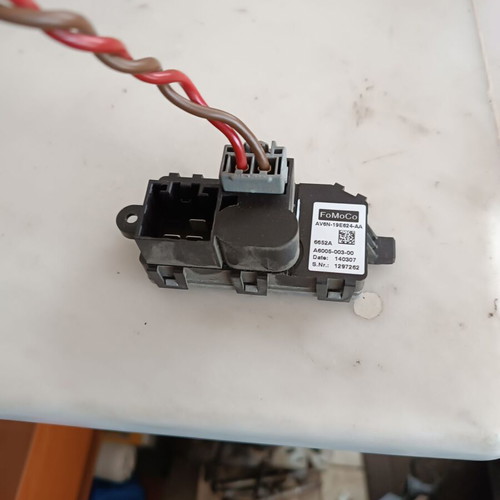 Ford Focus '11-'14 heater resistor used, code AV6N-19E624-AA